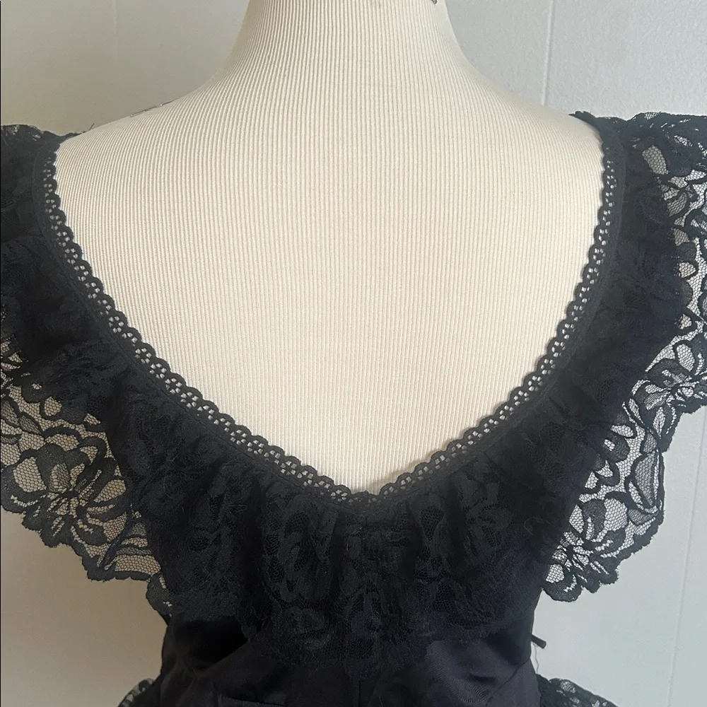 Beautiful, dainty Vintage black lingerie bodysuit adorned in lace - Picture 8 of 10